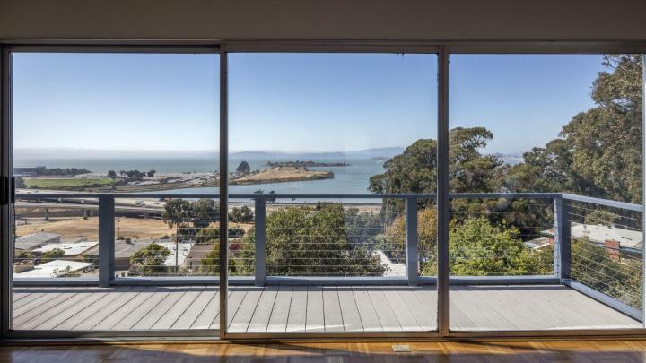 Conception et installation de différents modèles de baies vitrées.