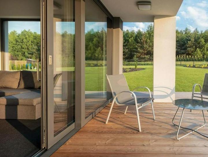 Avancée de terrasse en bois et en alu Martinique